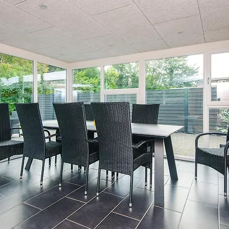 4 Star In Henne Henne Strand