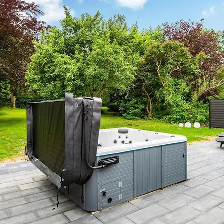 4 Star In Henne Henne Strand